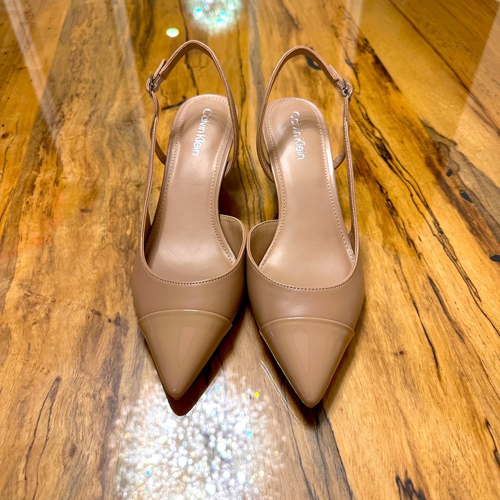 Classy Calvin Klein Women's Nude Slingback Pointed-Toe Pumps - NWOT - Size 9